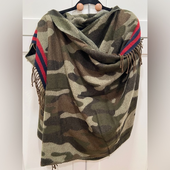 MARK & GRAHAM CAMO PRINT BLANET SCARF. - Picture 6 of 9